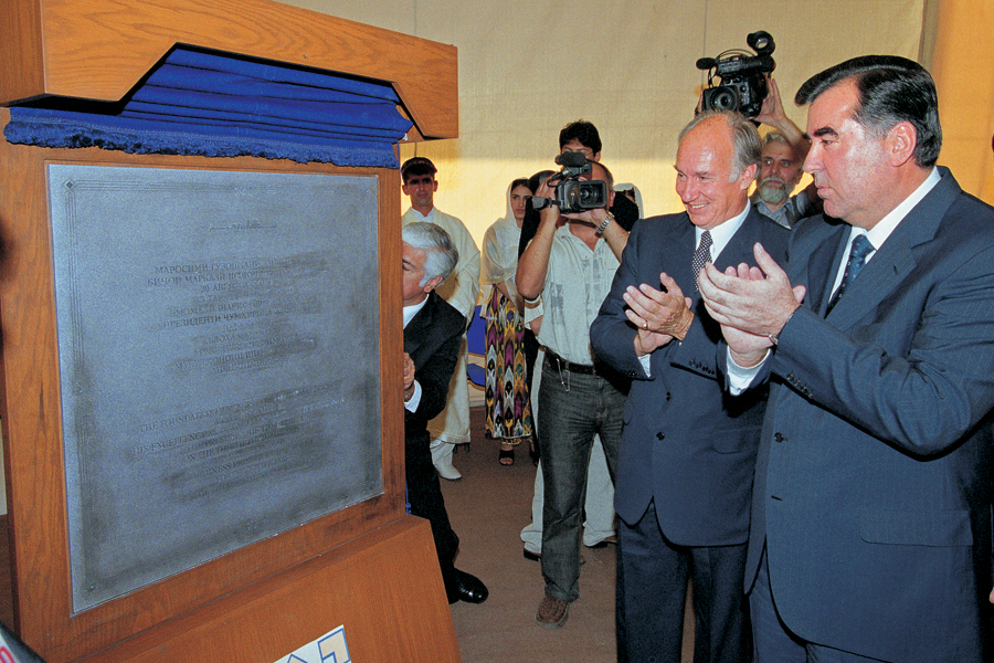 Mawlana Hazar Imam and President Rahmon applaud following the unveiling of the plaque marking the Foundation Ceremony of the Ismaili Centre, Dushanbe. Photo: Gary Otte