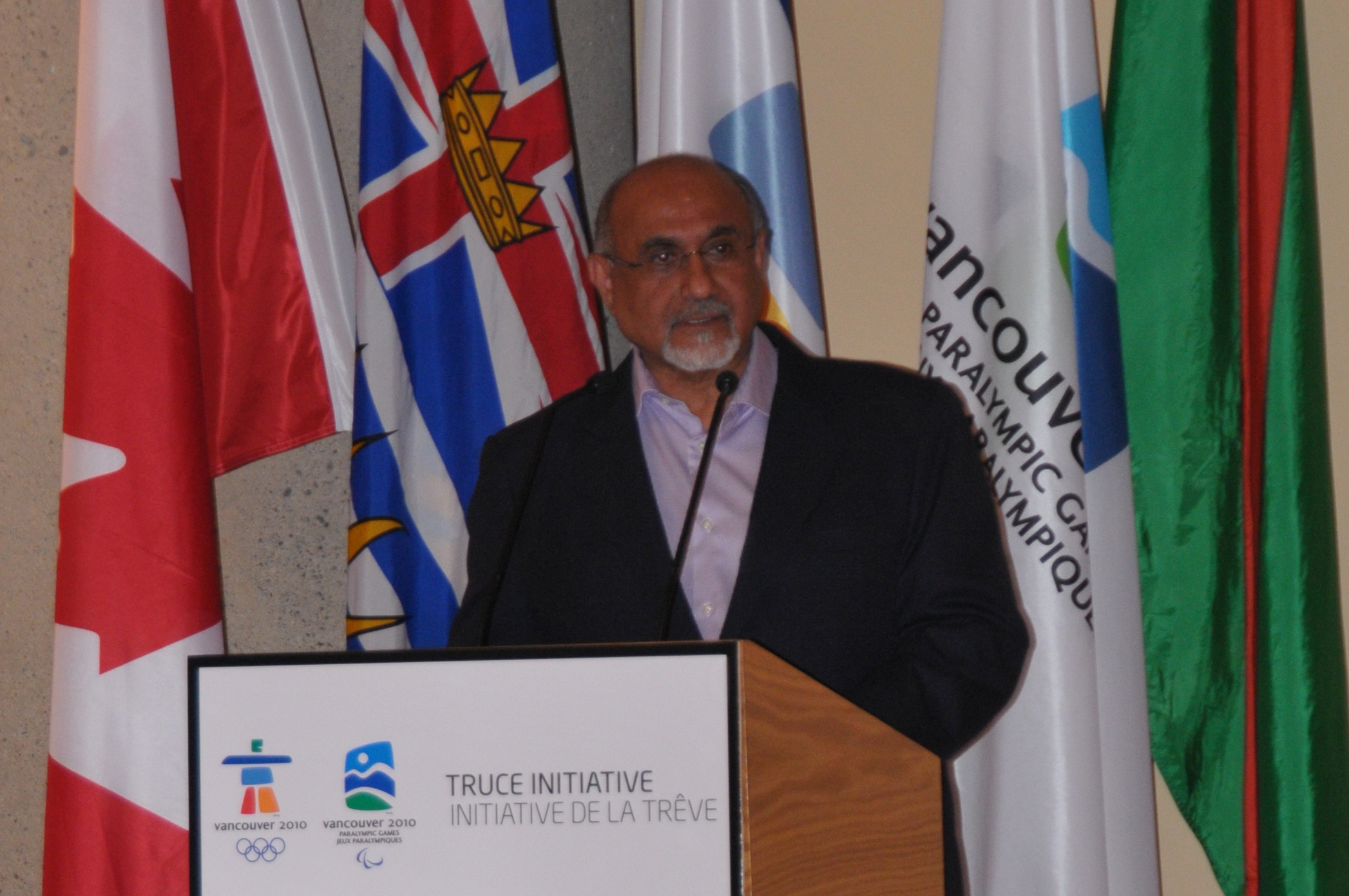 Ismaili Council for Canada President Mohamed Manji welcomes the Governor General of Canada, VANOC and all Truce Dialogue participants to the Ismaili Centre, Burnaby. Photo: Aziz Ladha