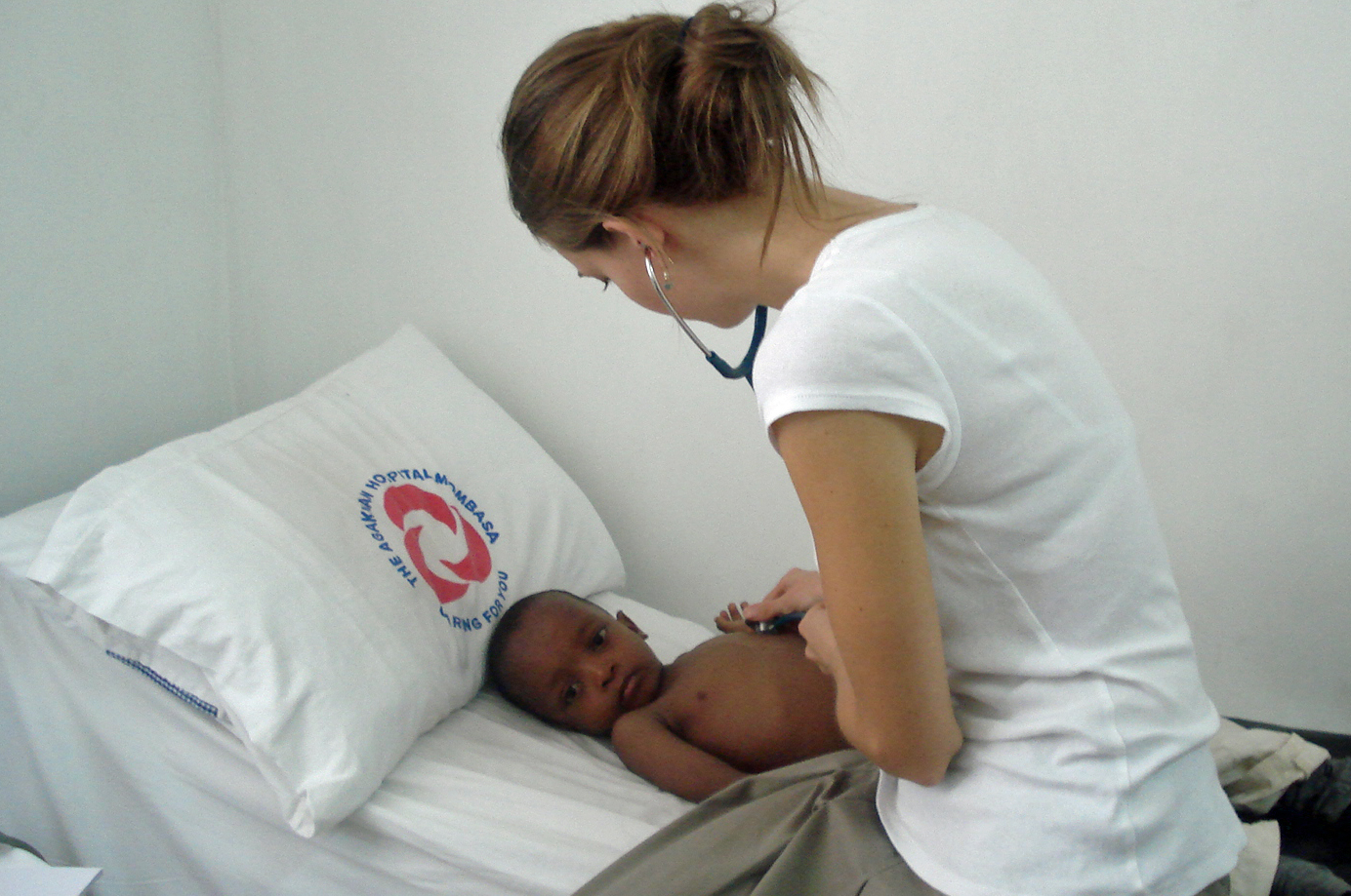 A member of the medical team from the UK's Guy's and St Thomas' Hospital examines a patient. Photo: Courtesy of the PSG