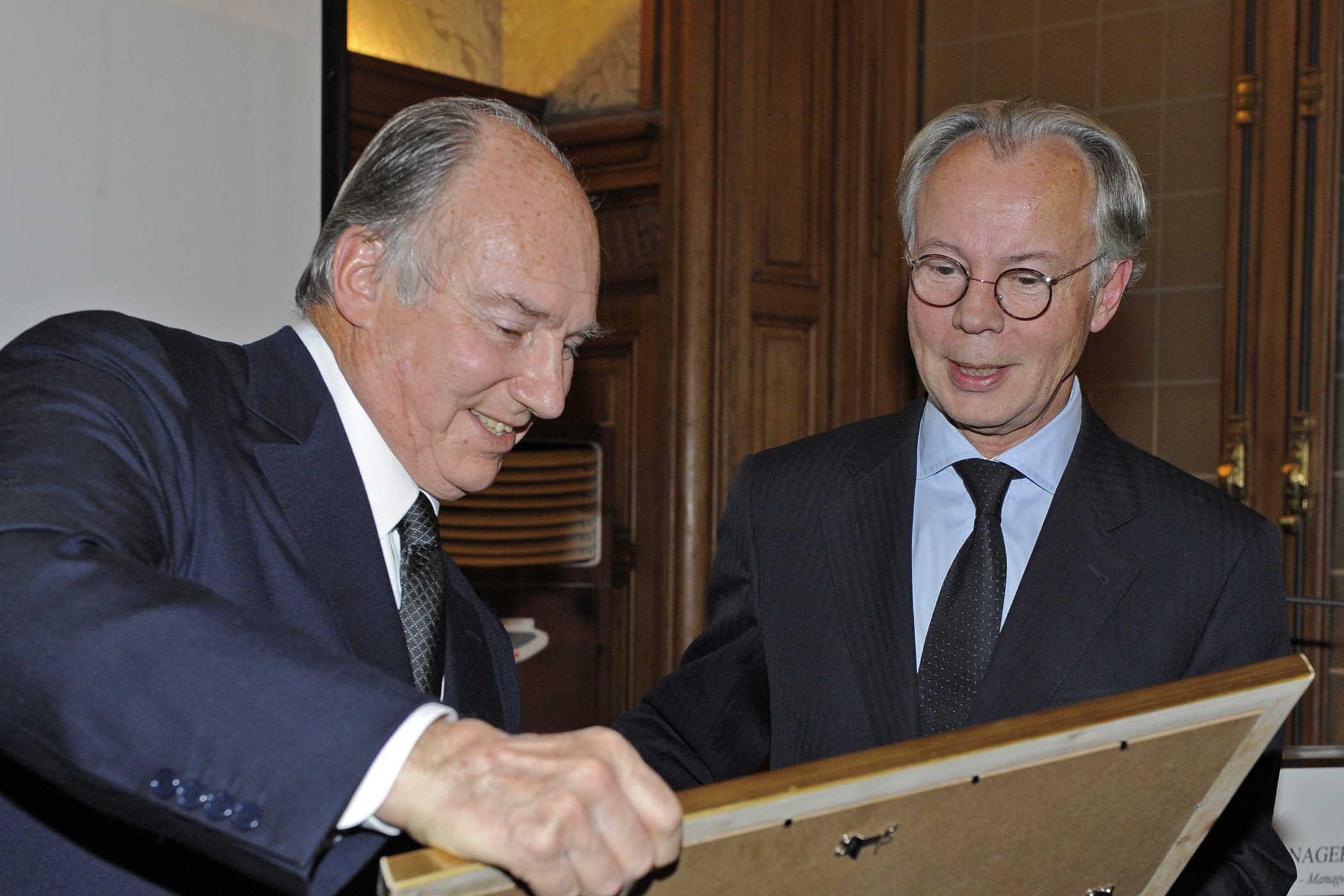 Le Nouvel Economiste presented its award to Mawlana Hazar Imam at a ceremony held at the Cour des Comptes in Paris. Photo: AKDN/Gary Otte