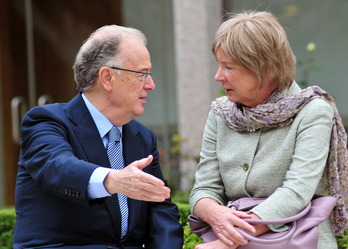 Dr Jorge Sampaio, UN High Representative for  Alliance of Civilizations and Maud de Boer-Buquicchio, Deputy Secretary General of the Council of Europe share a conversation at the 2009 Lisbon Forum. Photo: Courtesy of the Ismaili Council for Portugal