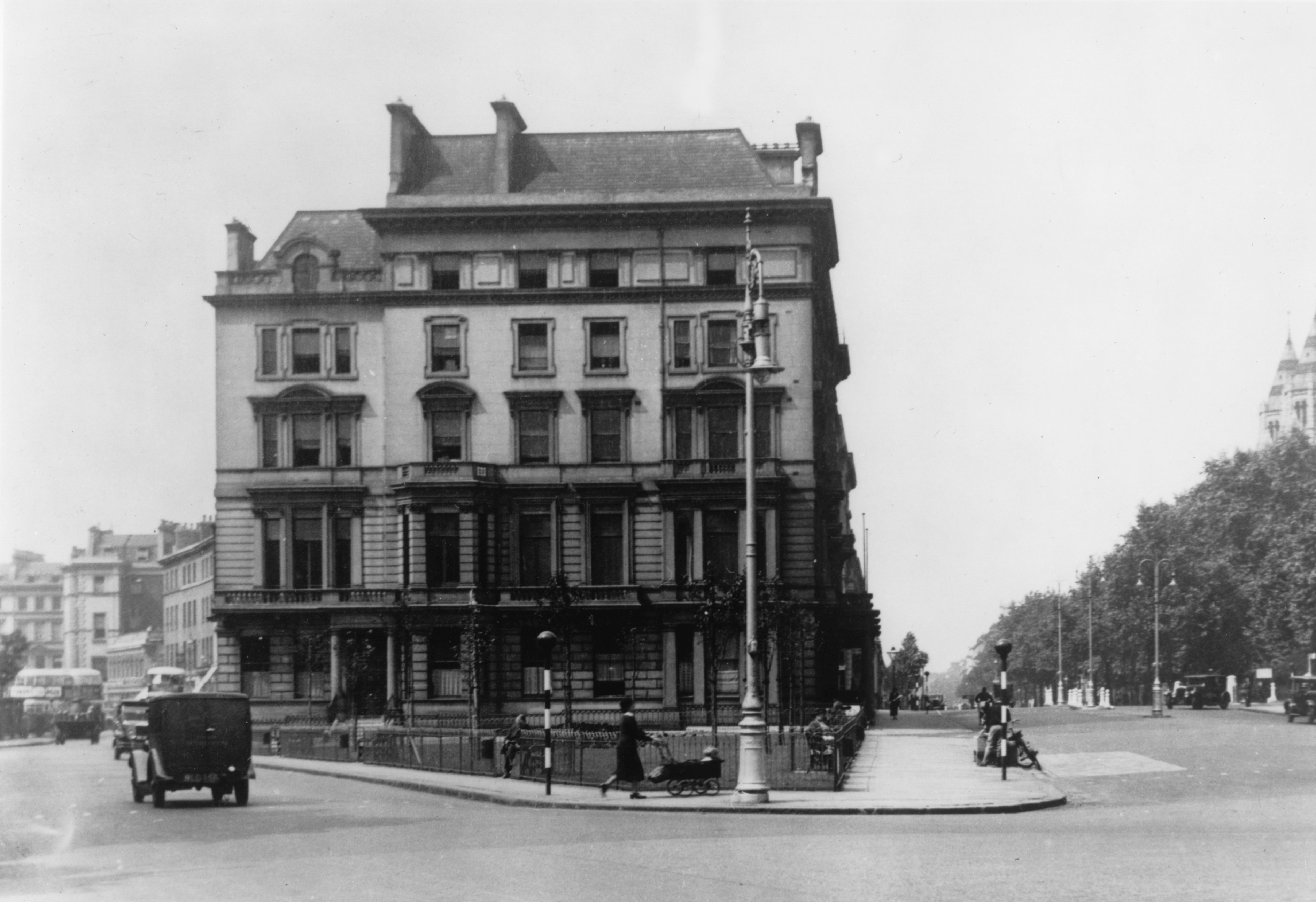 In the 1860s, John Spicer erected seven “first rate” houses on the parcel of land now occupied by the Ismaili Centre, London. He called the development “Cromwell Gardens”. Photo: Courtesy of John Stokes