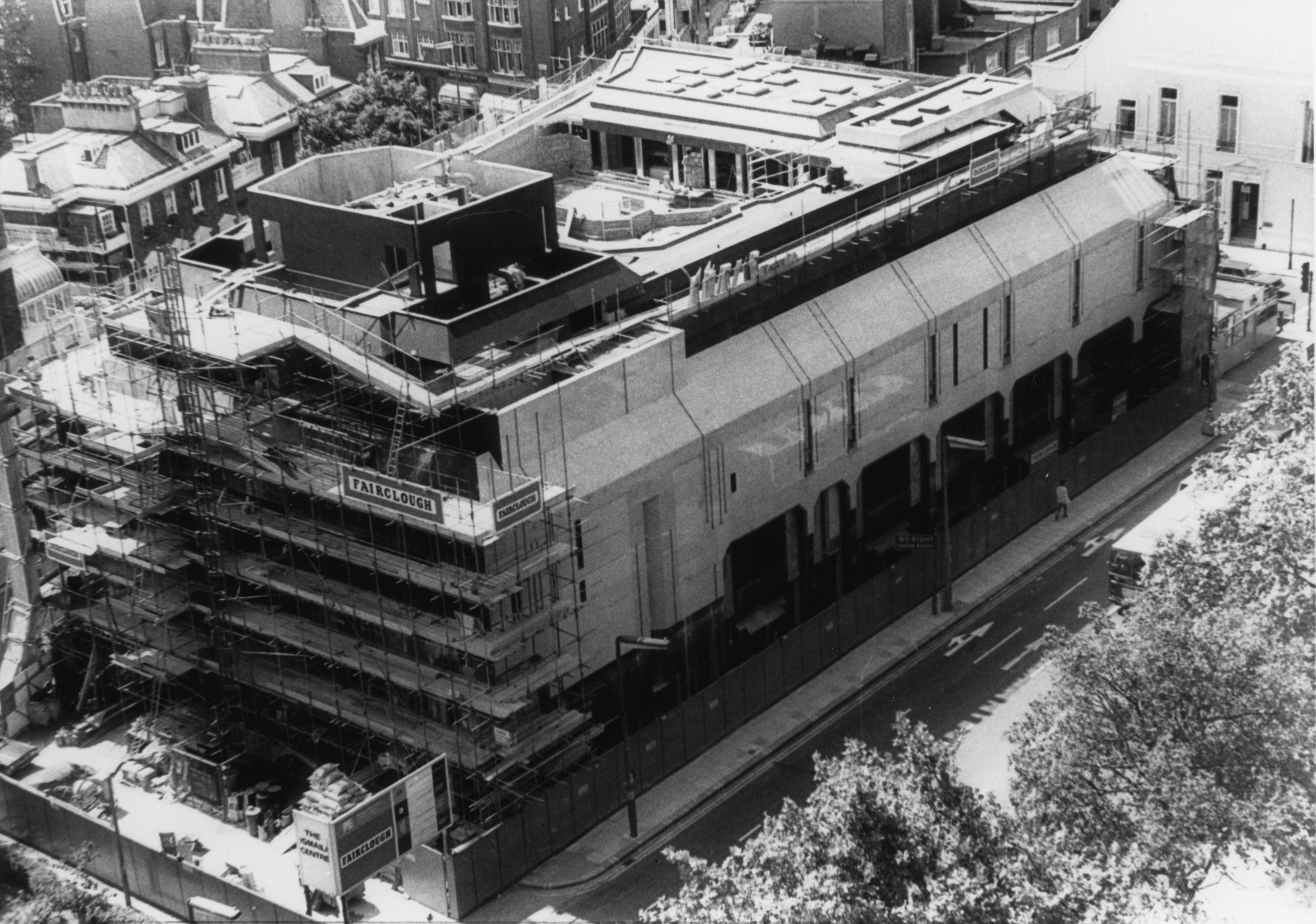 By September 1982, with construction well underway, the Ismaili Centre, London had begun to take shape. Photo: Courtesy of John Stokes