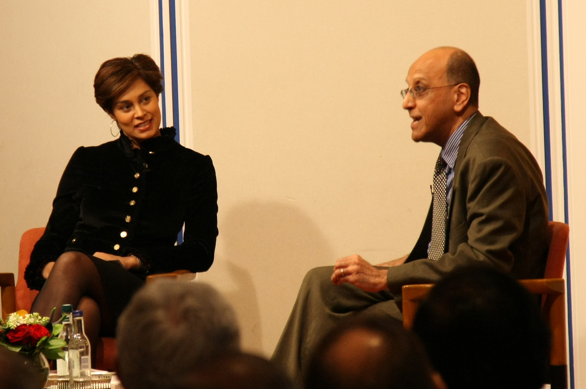 Zain Verjee of CNN International hosts an on-stage conversation with Dr Amyn B. Sajoo about his book, “A Companion to the Muslim World”. Photo: Courtesy of The Institute of Ismaili Studies