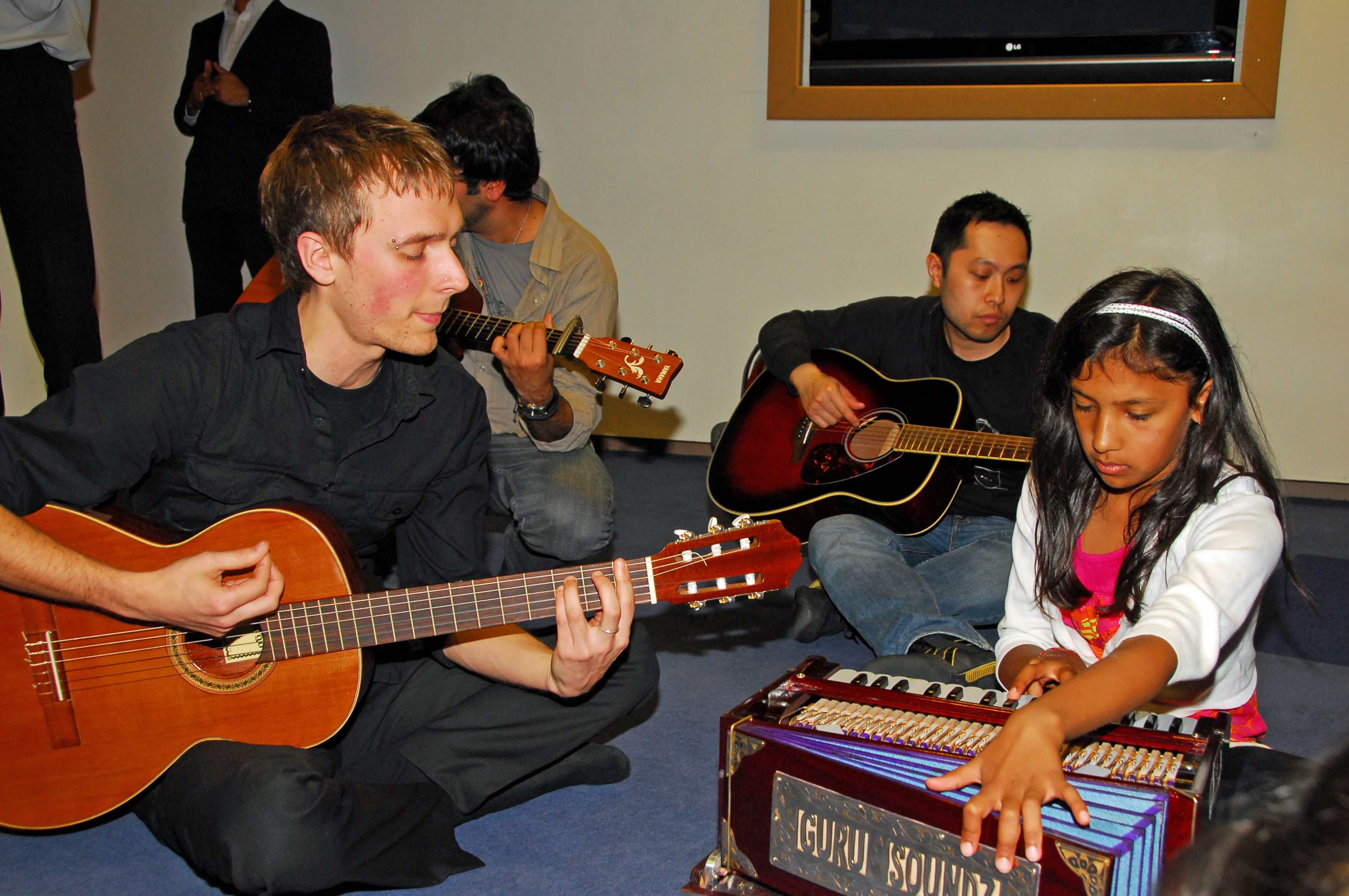 Participants were invited to experience the rhythm and melodies of the Indian Subcontinent firsthand with Flux at Centre Space in the Ismaili Centre, London. Photo: Courtesy of the Ismaili Council for the UK