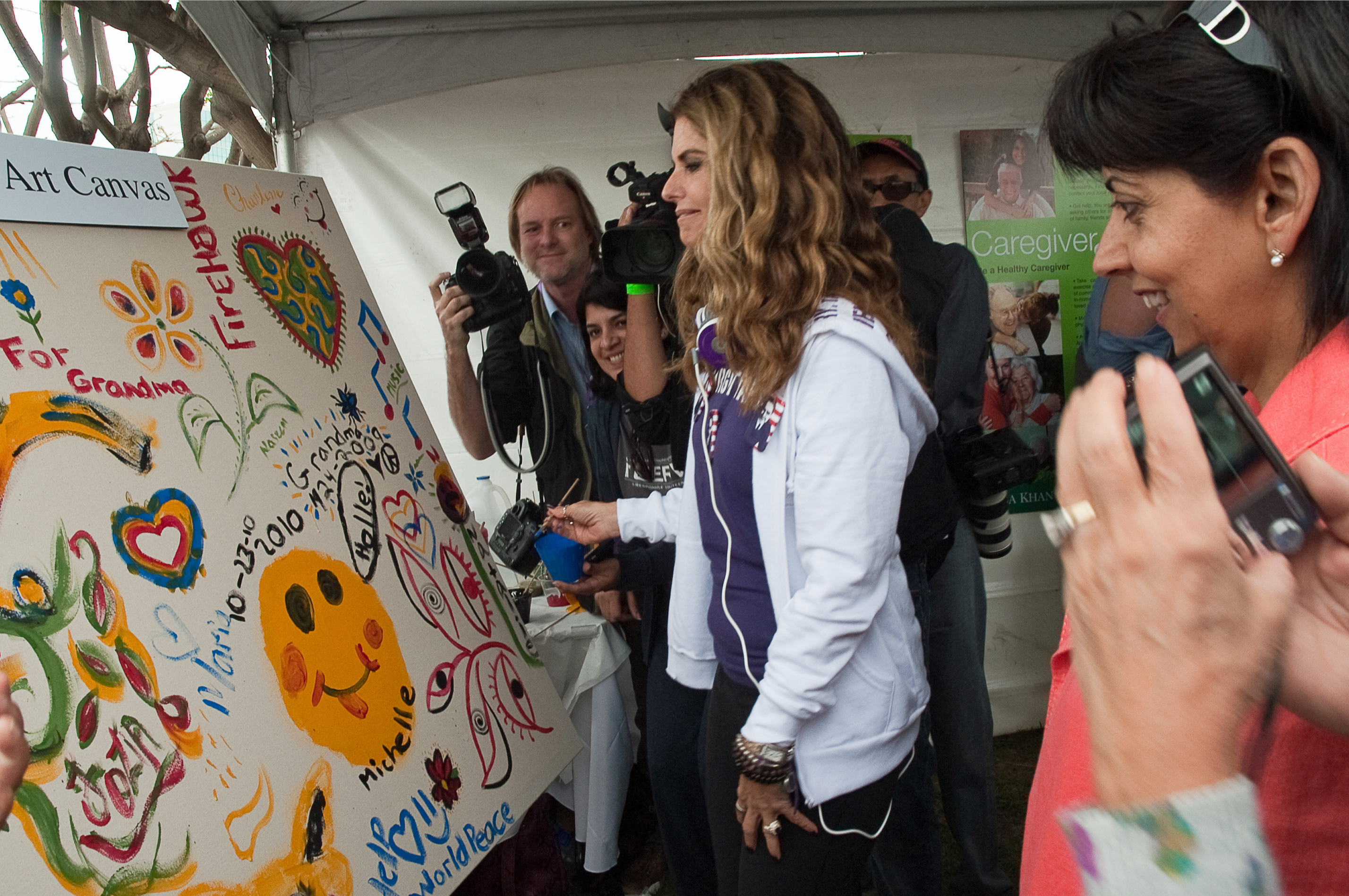 California First Lady Maria Shriver signs the Ismaili Council's Alzheimer's Art Canvas, together with Dr Shaheen Kassim-Lakha, President of the Ismaili Council for the Western USA. Photo: Shams Soomar