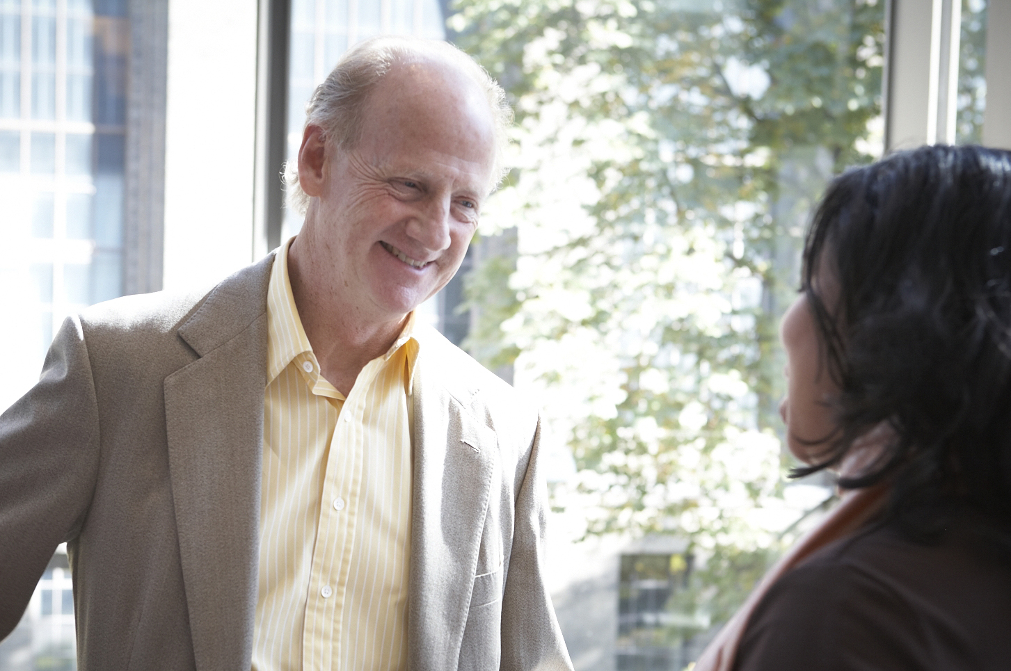 John Ralston Saul greets a participant at the roundtable discussion that followed the LaFontaine-Baldwin Symposium. Photo: Courtesy of the Institute for Canadian Citizenship