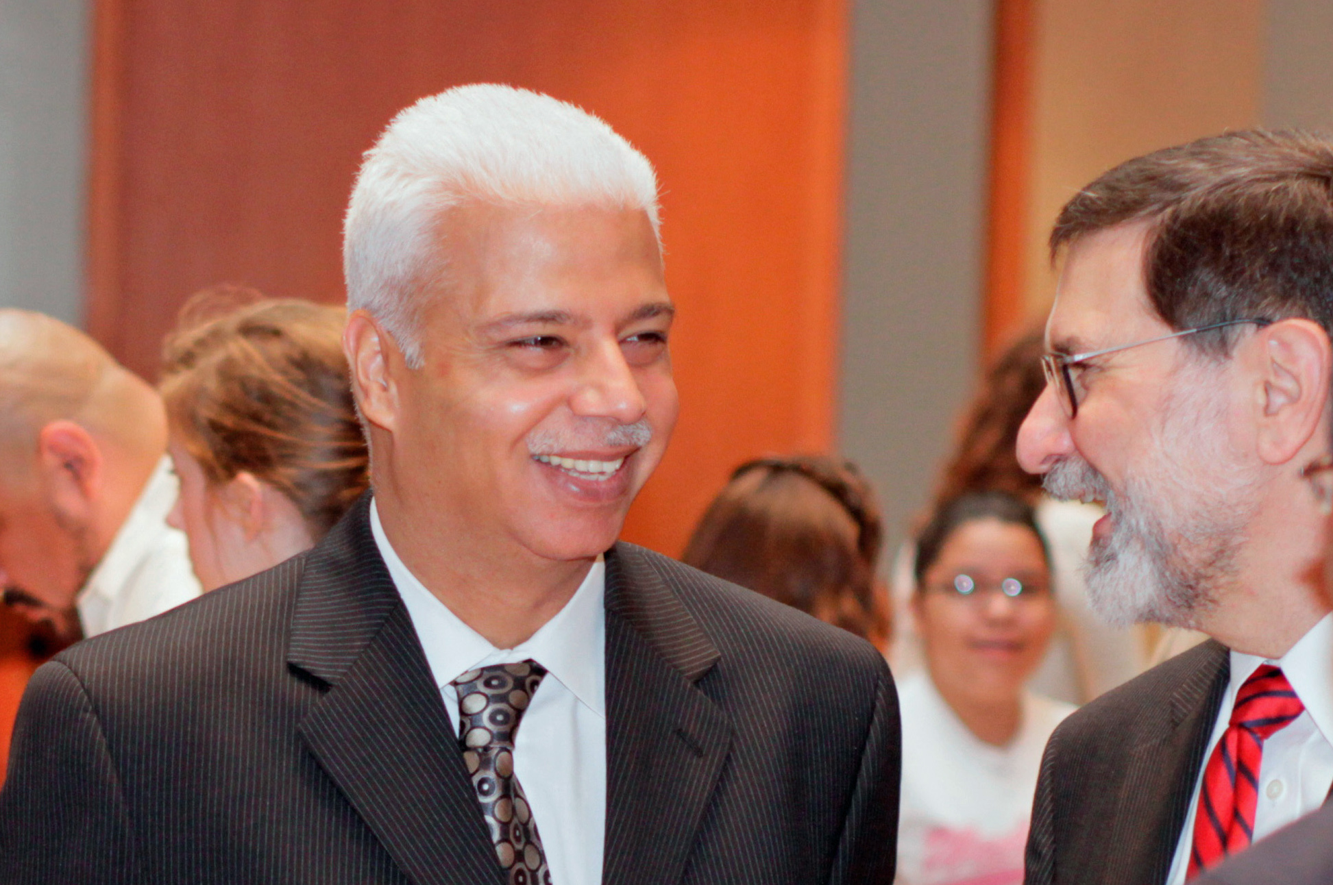 Farrukh Valliani of the Ismaili Council for Northern Texas speaking with Provost Paul Ludden of SMU. Photo: Bombay Photography