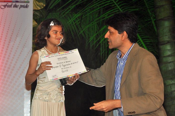 Ten-year-old Anam Tyrewala receives her award from Chief Guest Geet Sethi at the Youth Awards for Excellence, 2010 in India. Photo: Aziz Ajani and Munna Nathwani