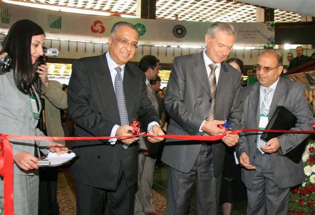 The exhibition is officially opened by Munir Merali, the AKDN Resident Representative in Tajikistan, and Amonnulo Ashur,  Tajikistan's First Deputy Minister of Economy and Trade.  Photo: AKDN/Michael Romanyuk  