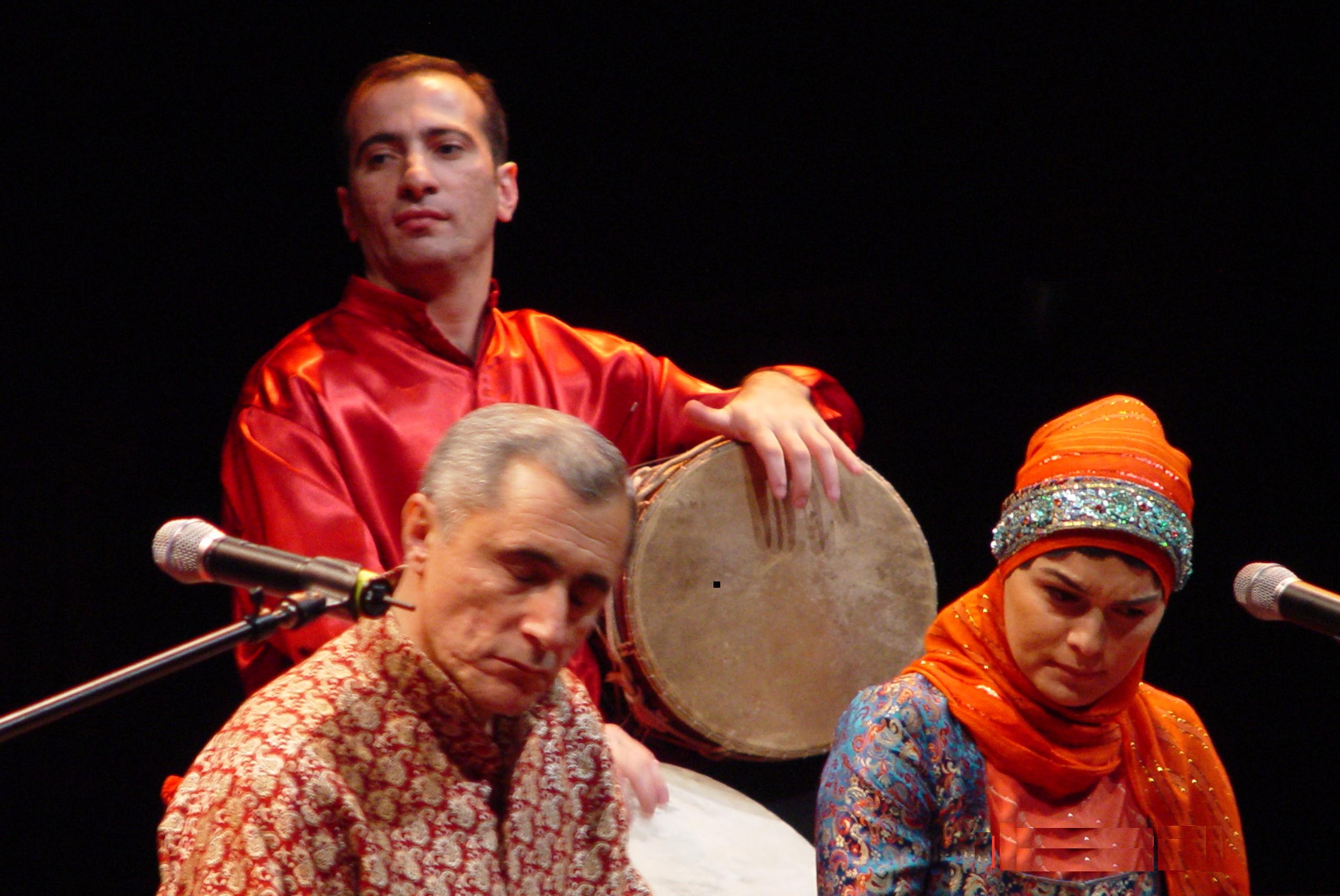 Award-winner Alim Qasimov, his daugther Fargana Qasimov and Natiq Shirinov of Azerbaijan   Photo: Aftab Chagani  