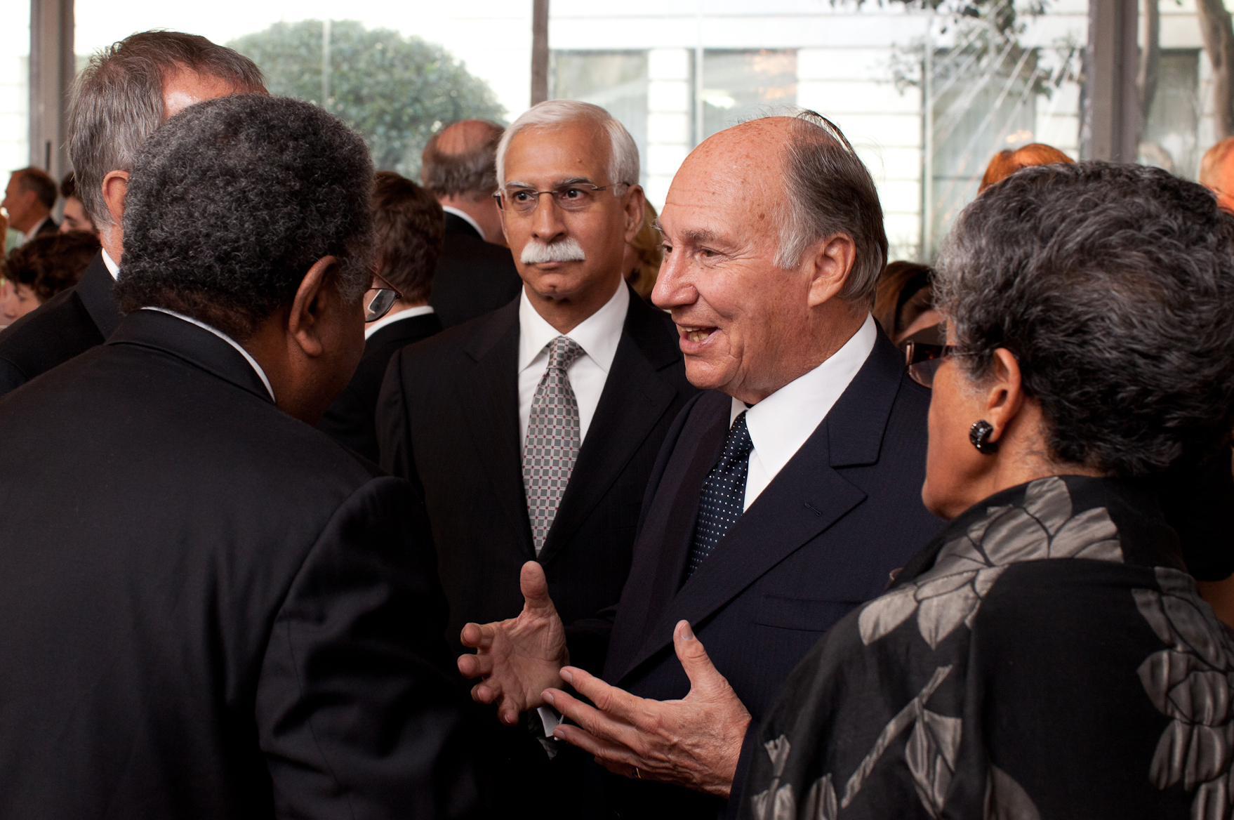 Mawlana Hazar Imam and Dr Haile Debas discuss opportunities for shared collaboration between the Aga Khan University and UCSF, together with AKU President Firoz Rasul and others. Dr Debas, the Founding Executive Director of Global Health Sciences at UCSF, is also an AKU trustee. Photo: Farhez Rayani