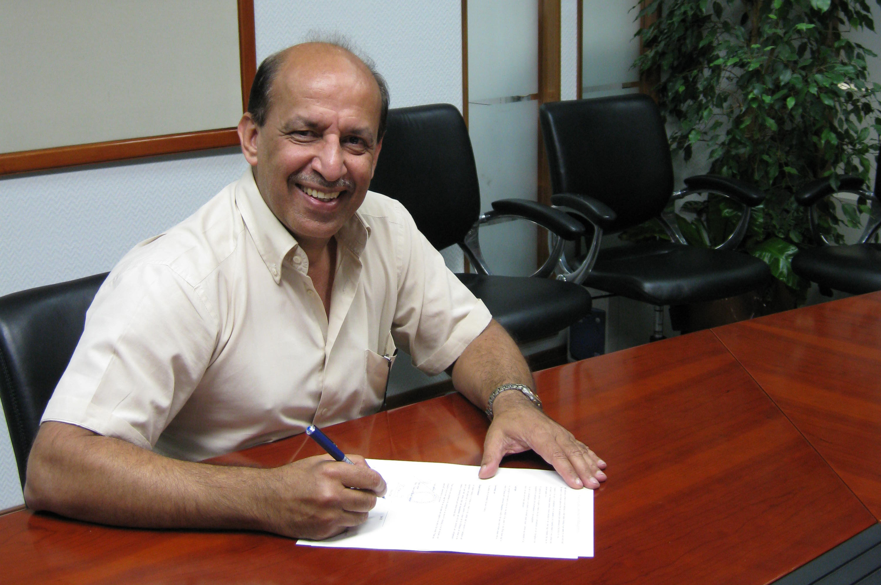 Salim Mohamed signing his TKN contract at the PCM Dubai Office on 5 March 2008. He would serve as PCM's Regional Project Manager for East Africa. Photo: Courtesy of PCM