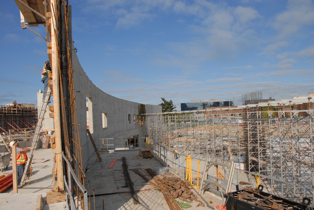 May 2011: The curved wall of the Ismaili Centre, Toronto facing Wynford Drive will welcome visitors with an open gesture. Photo: Imara Wynford Drive / Moez Visram