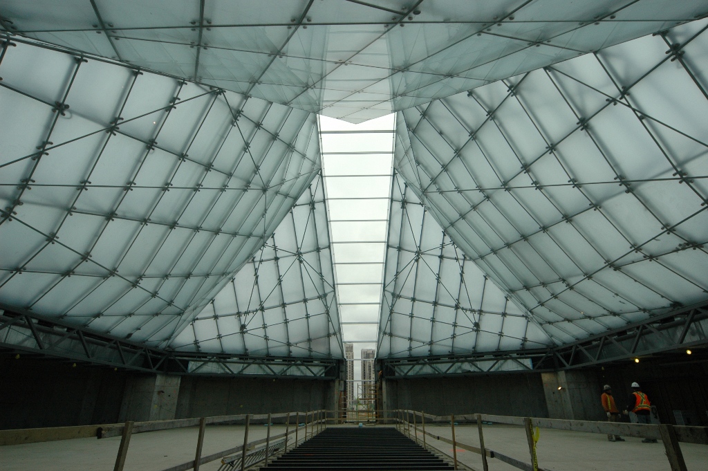 Interior view of the Jamatkhana prayer hall of the Ismaili Centre, Toronto, looking towards qibla. Photo: Imara Wynford Drive Ltd / Moez Visram