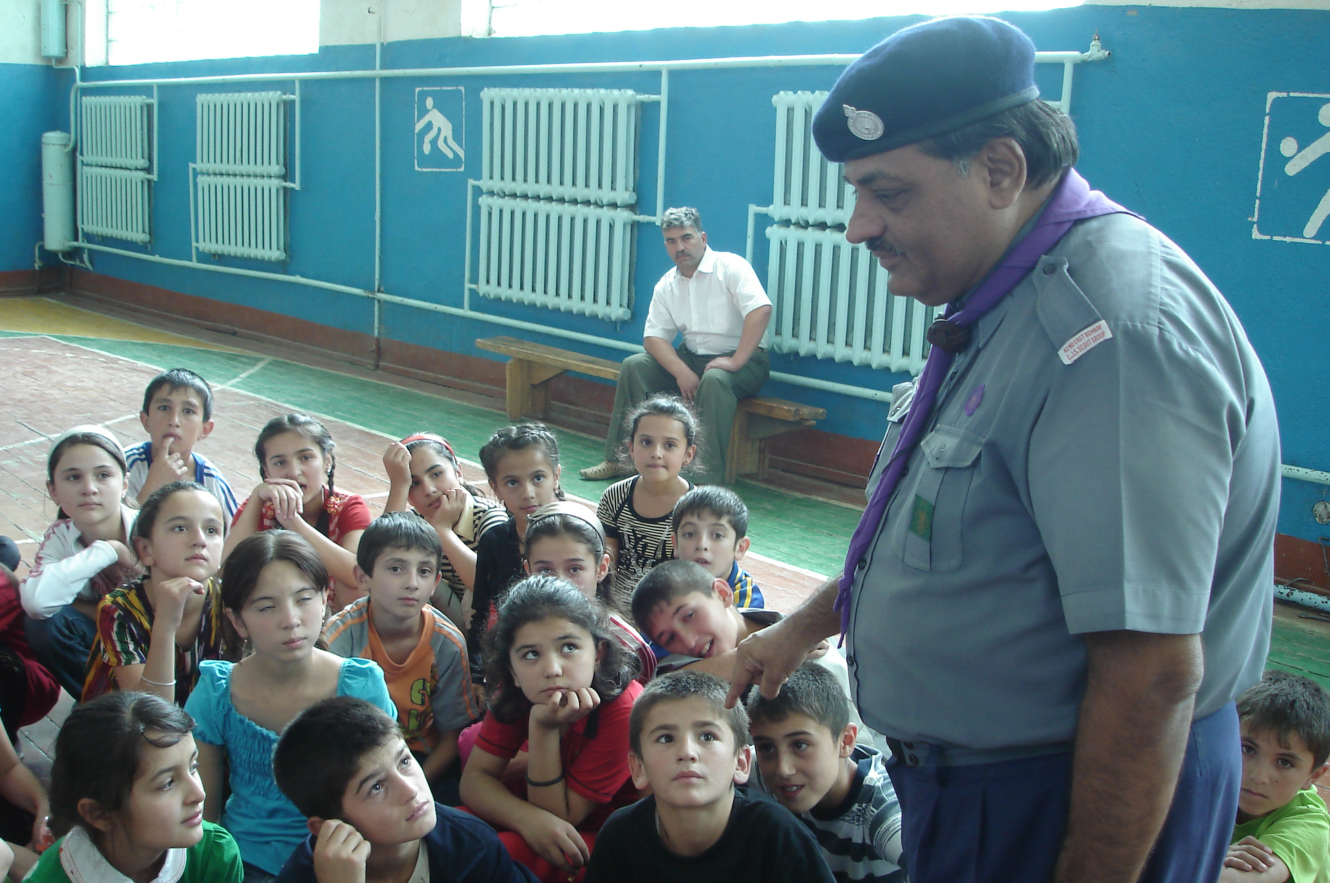 Scouts vetran Karim Moledina explains the importance of Scouting and Guiding to students at the Aga Khan Lycee in Khorog, Tajikistan. Photo: Courtesy of Karim Moledina