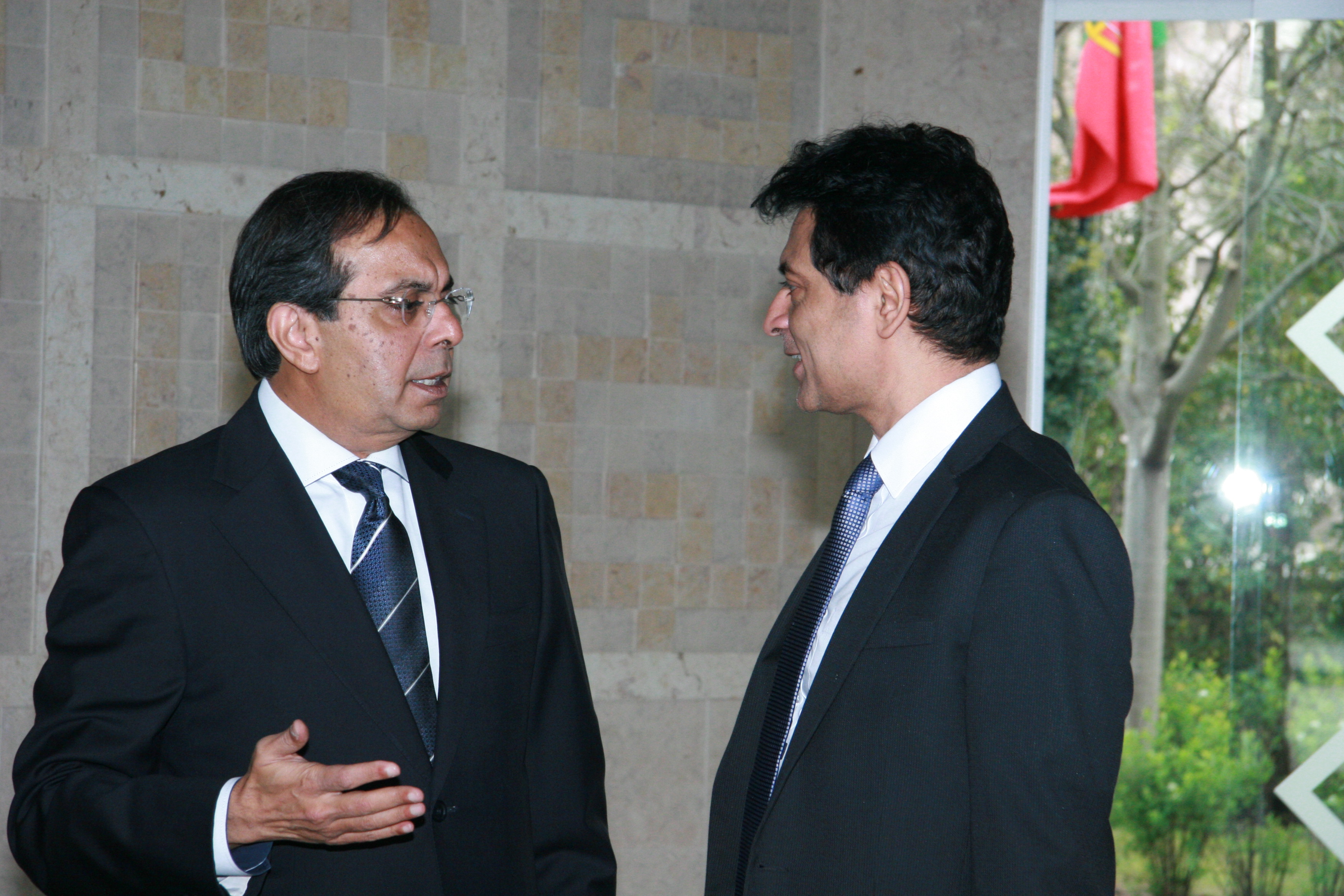 Ismaili Council President Amirali Bhanji and Professor Alnoor Bhimani from University of London in conversation. Photo: Phirbhai