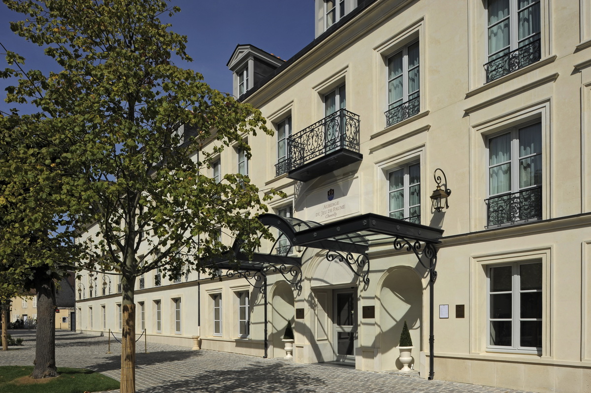 The hotel “Auberge du Jeu de Paume” was built by Mawlana Hazar Imam as part of a 20-year effort to revitalise the urban area surrounding the Domaine de Chantilly. Photo: Gary Otte