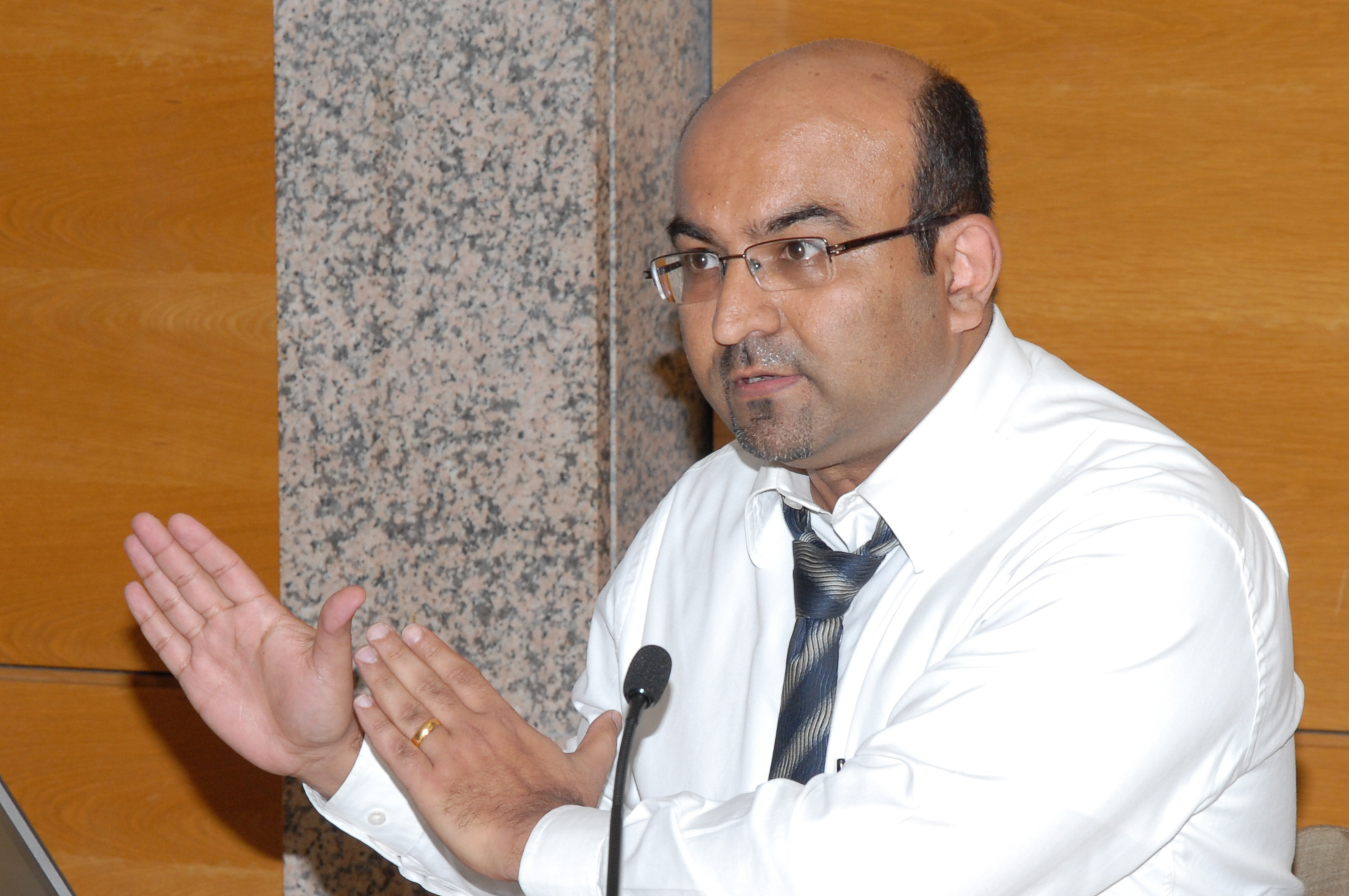 Dr Farid Panjwani delivers his presentation at the UN Alliance of Civilizations session held at the Ismaili Centre, Lisbon. Photo: Courtesy of the Ismaili Council for Portugal