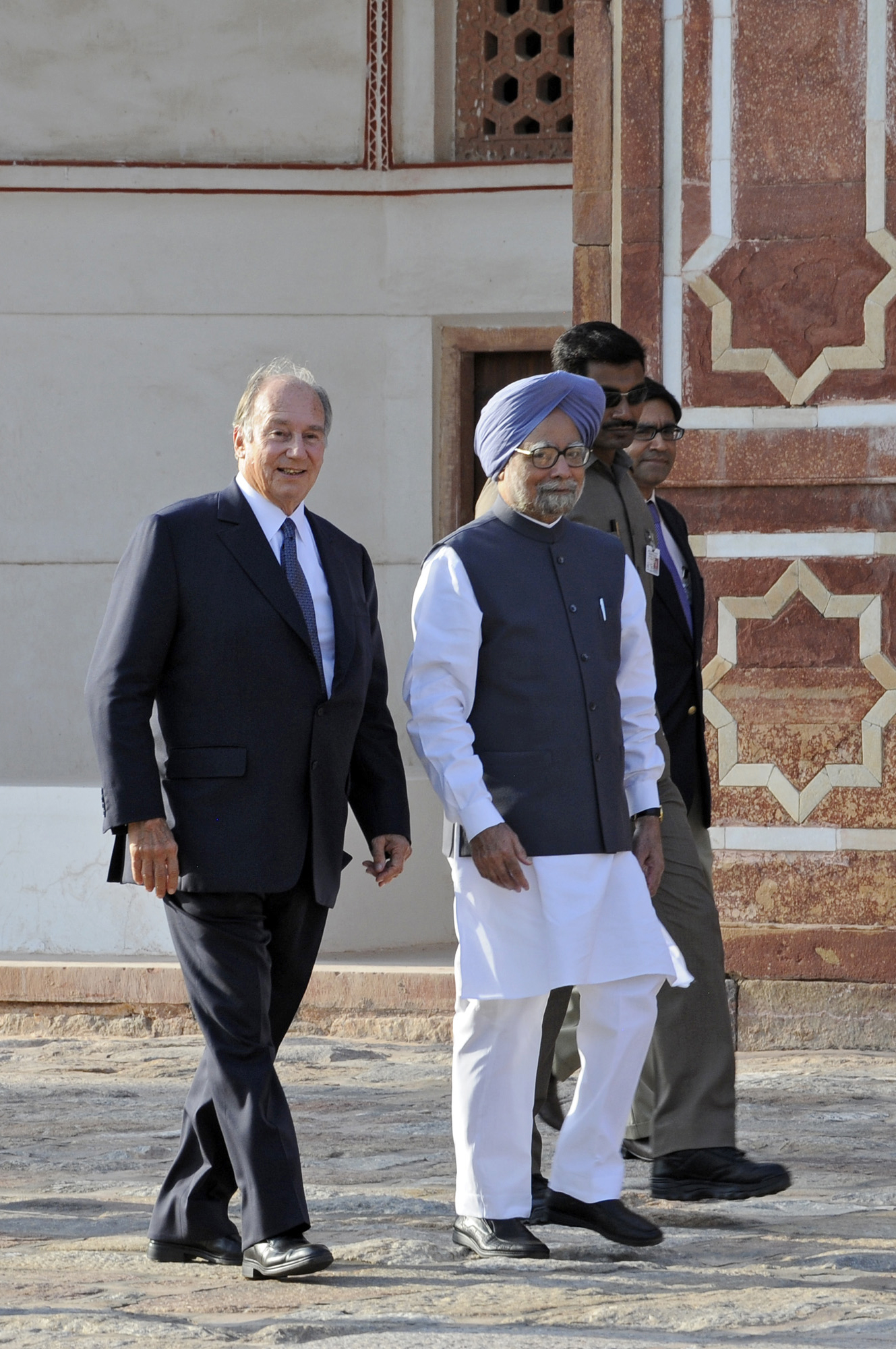 Mawlana Hazar Imam with Indian Prime Minister Manmohan Singh at the inauguration of the restoration of Humayun's Tomb in Delhi. Photo: AKDN / Gary Otte