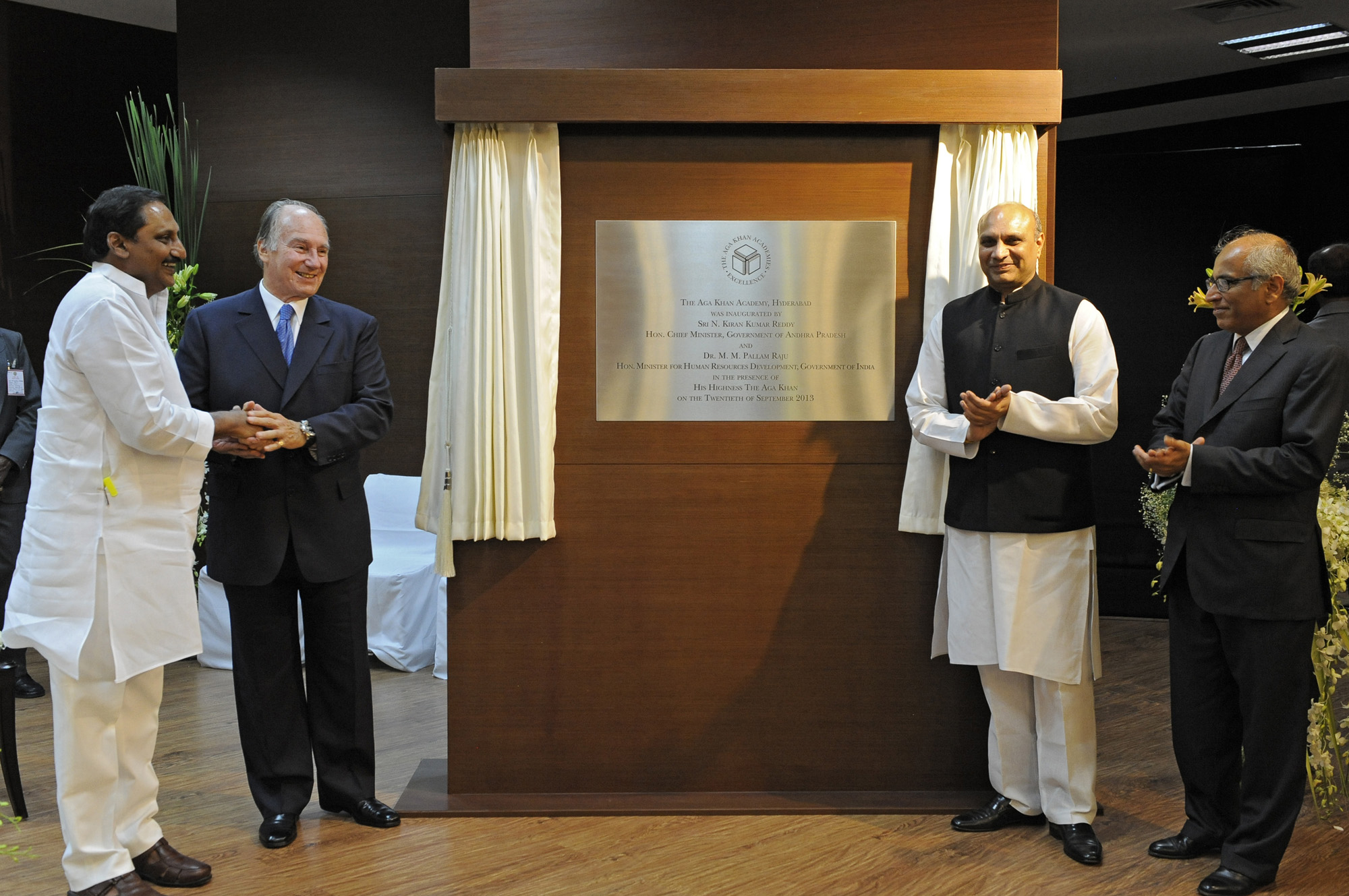 The plaque commemorating the inauguration of the Aga Khan Academy, Hyderabad is unveiled by Shri Kiran Kumar Reddy, Chief Minister of Andhra Pradesh; Mawlana Hazar Imam; Dr Pallam Raju, Minister for Human Resource Development; and Salim Bhatia, Director of the Aga Khan Academies. Photo: AKDN / Gary Otte