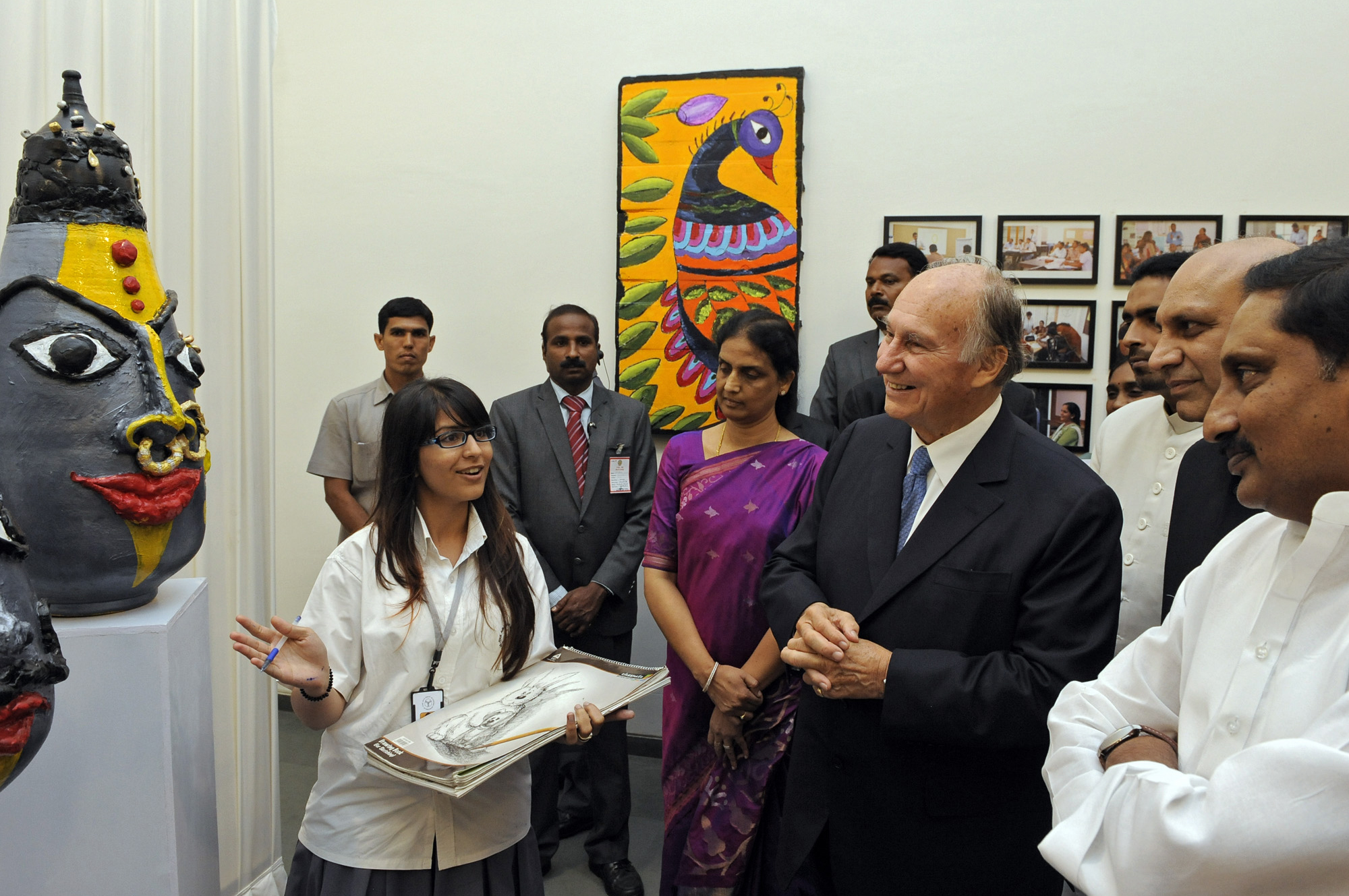 Mawlana Hazar Imam, accompanied by the Chief Minister of Andhra Pradesh and India's Minister for Human Resource Development reviews artwork produced by a student at the Aga Khan Academy, Hyderabad. Photo: AKDN / Gary Otte