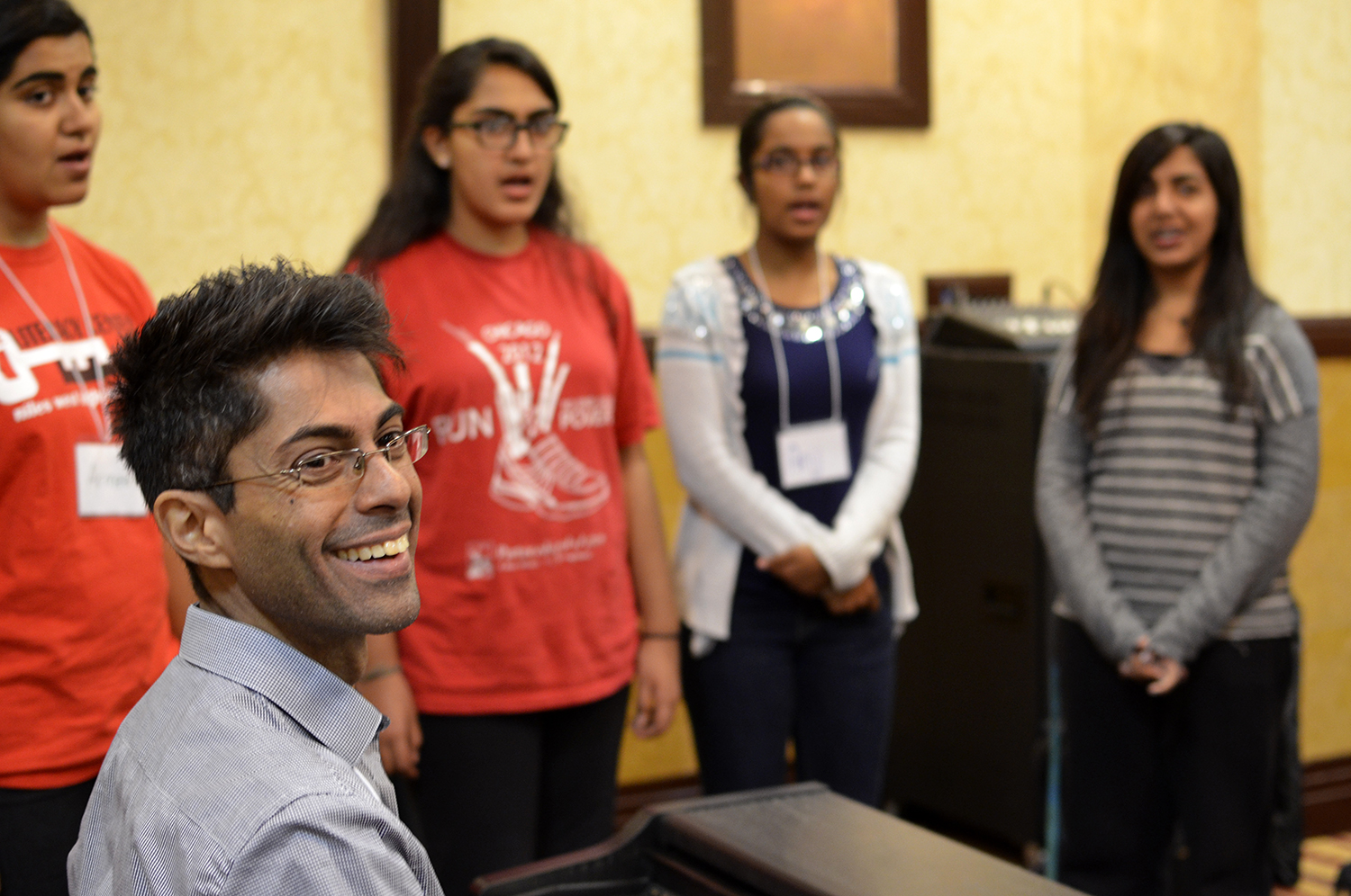 Hussein Janmohamed prepares the youth ahead of a performance during the launch of Enlightened Encounters in Chicago. Photo: Courtesy of the Enlightened Encounters team