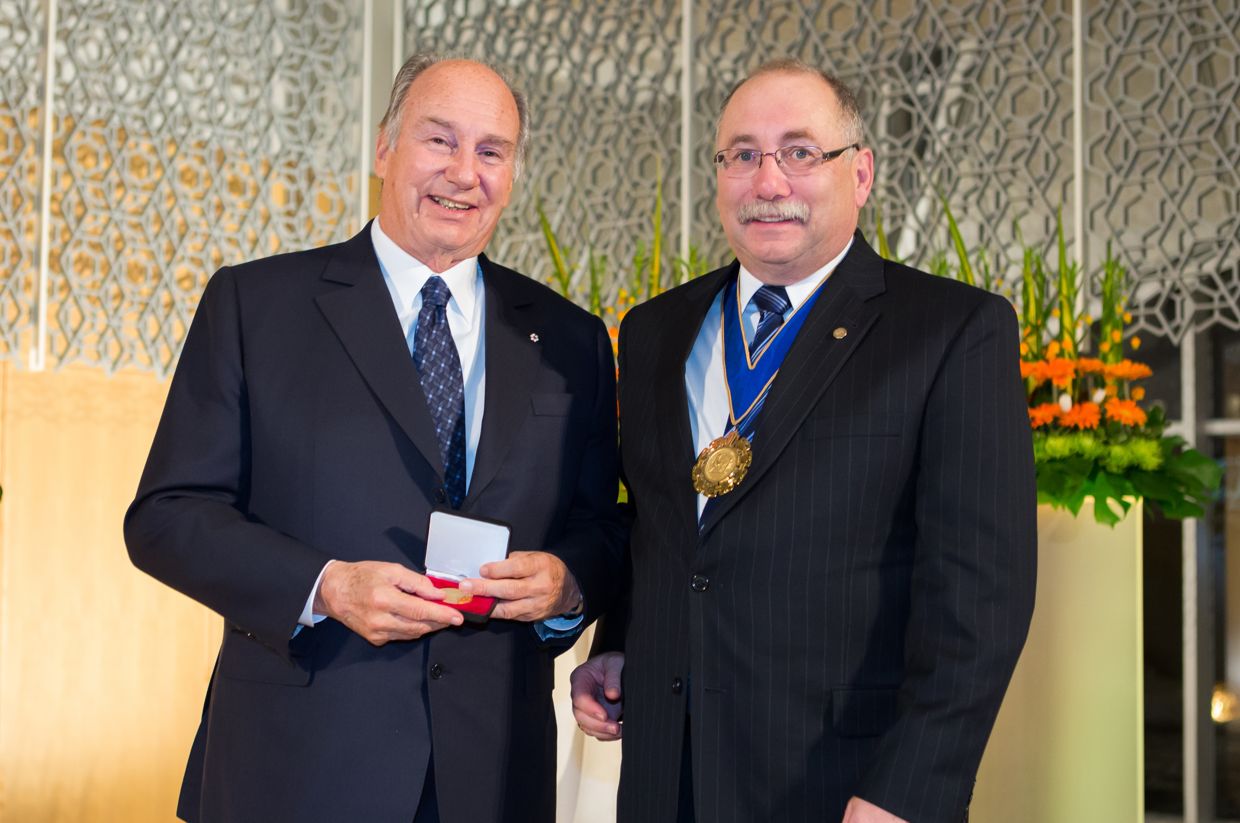 Mawlana Hazar Imam is awarded the 2013 Royal Architectural Institute of Canada Gold Medal by Paul Frank, President of RAIC. Photo: Farhez Rayani