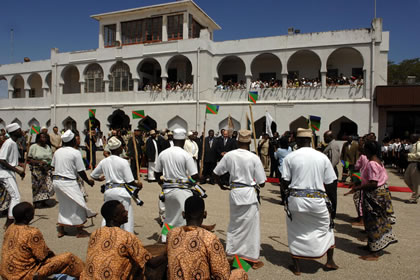 Mawlana Hazar Imam receives a warm Zanzibar welcome by cultural dancers upon arrival. Photo: AKDN/Zahur Ramji